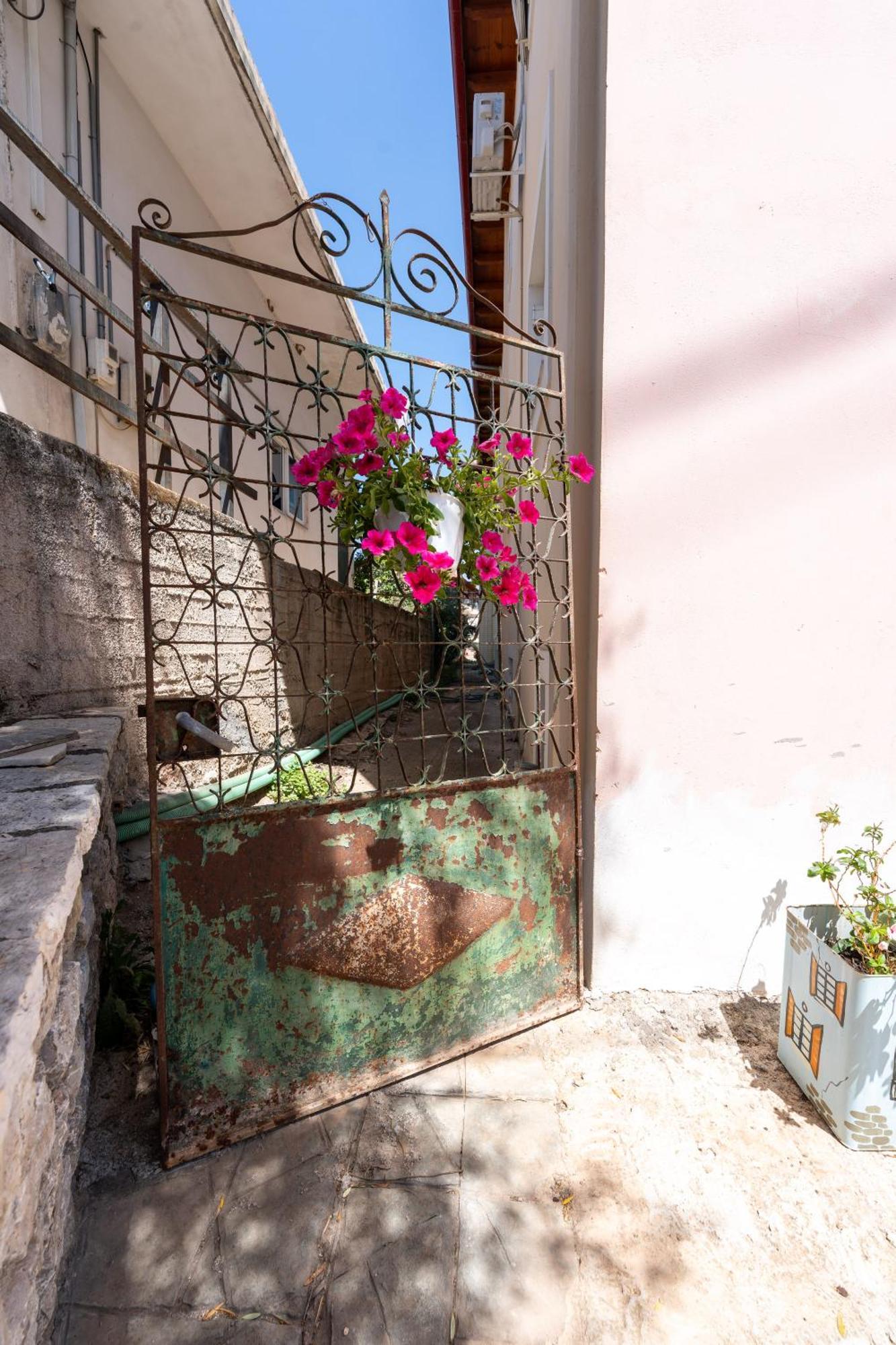 Eagle'S Nest City Apartments Aigio Extérieur photo