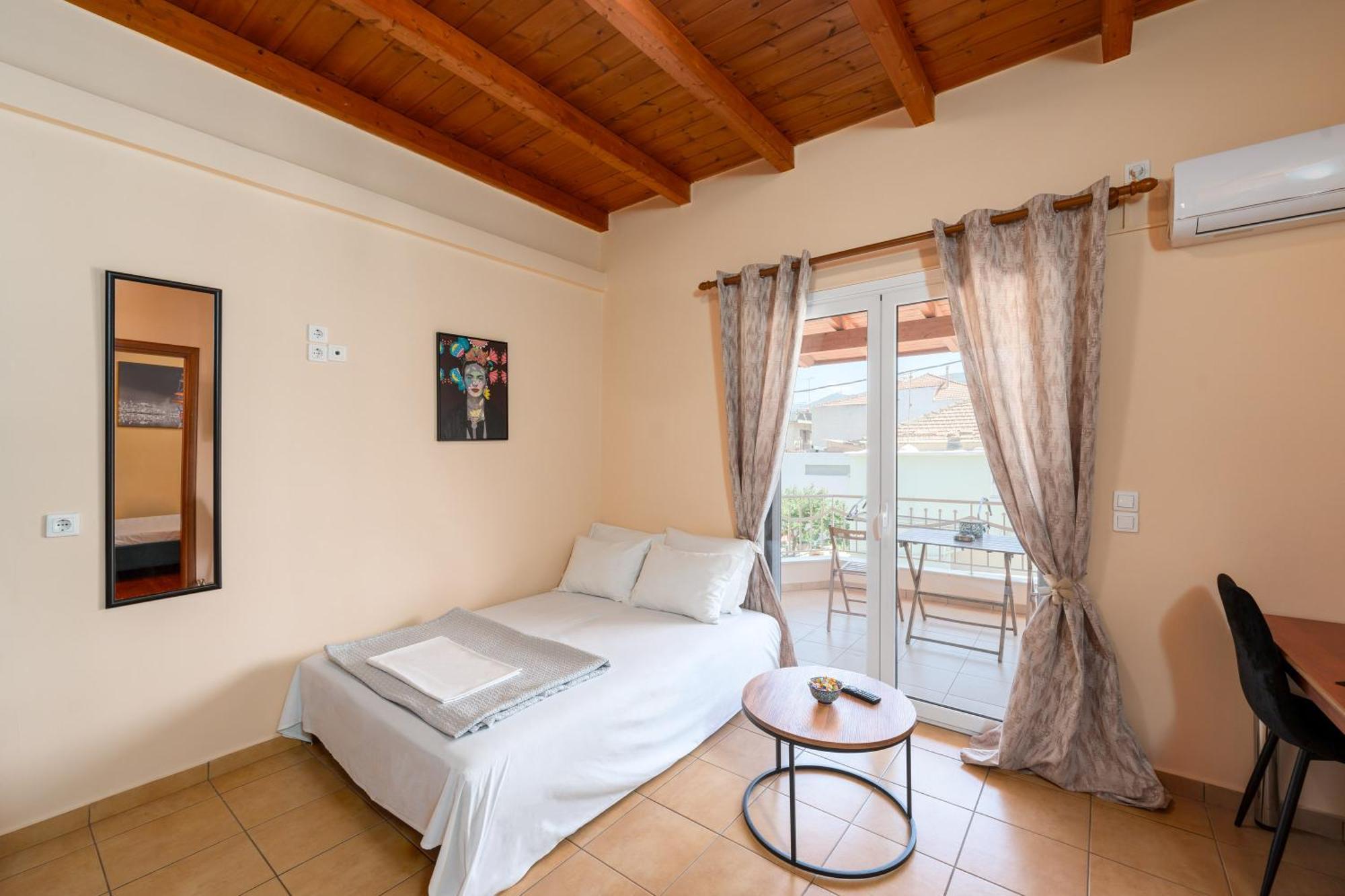 Eagle'S Nest City Apartments Aigio Extérieur photo